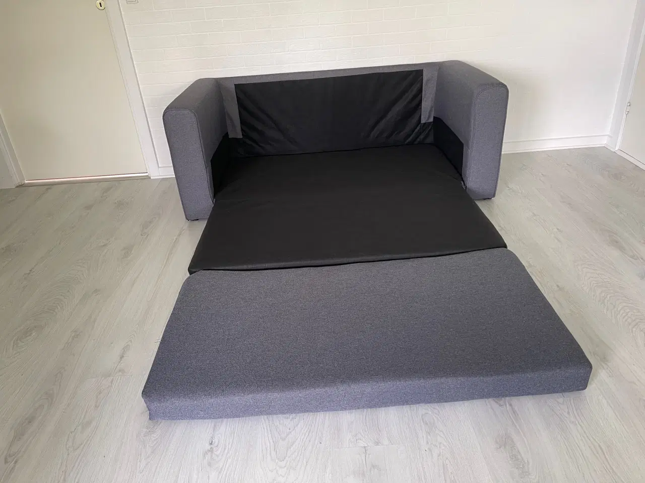 Billede 3 - grå sovesofa i fin stand
