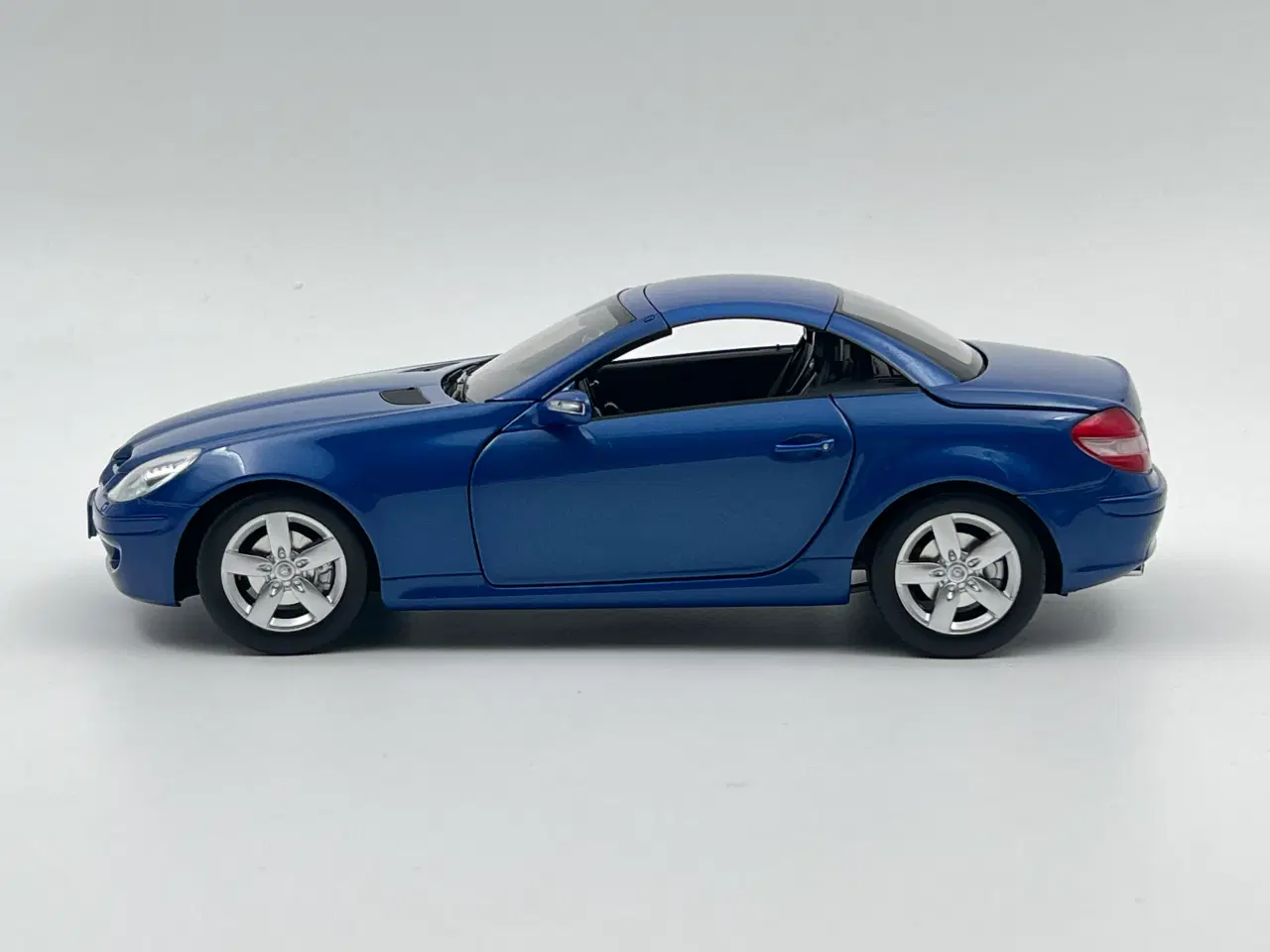 Billede 5 - 2004 Mercedes-Benz SLK 1:18  Sjælden udbudt model 