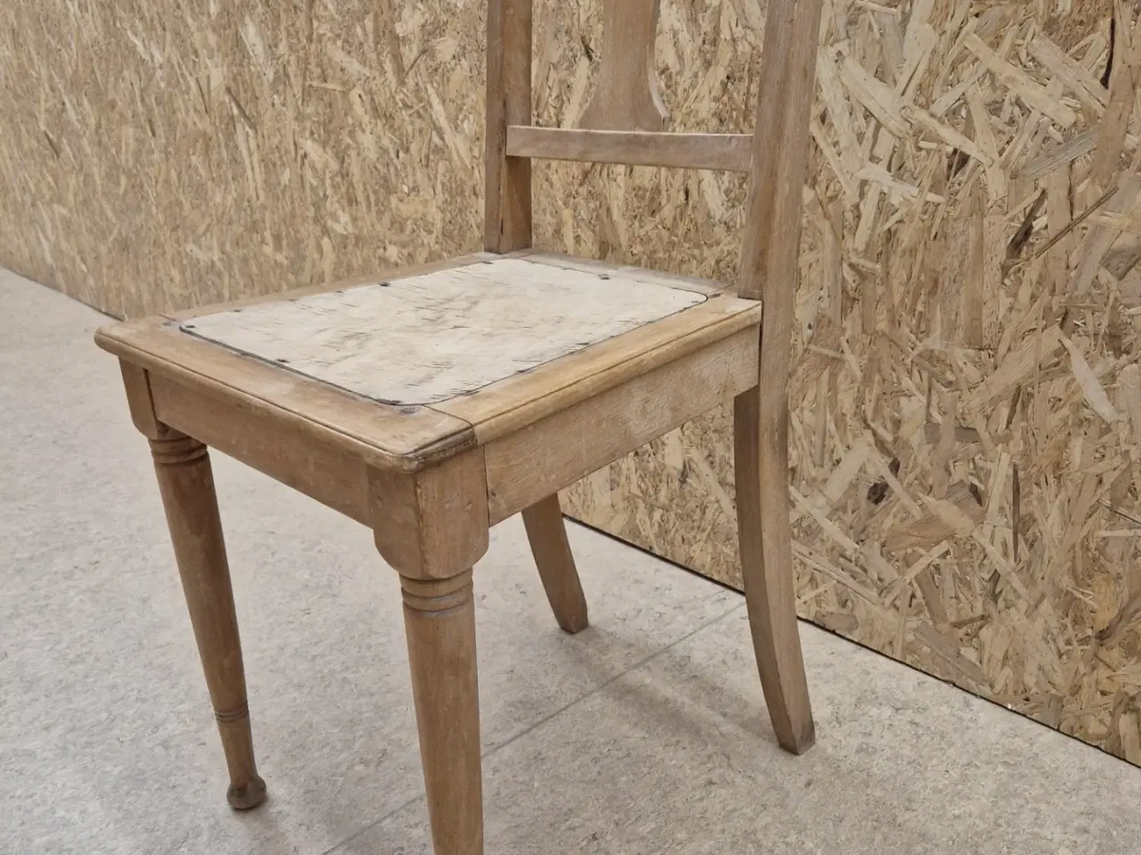 Billede 1 - Ældre spisestuestole/køkkenstole