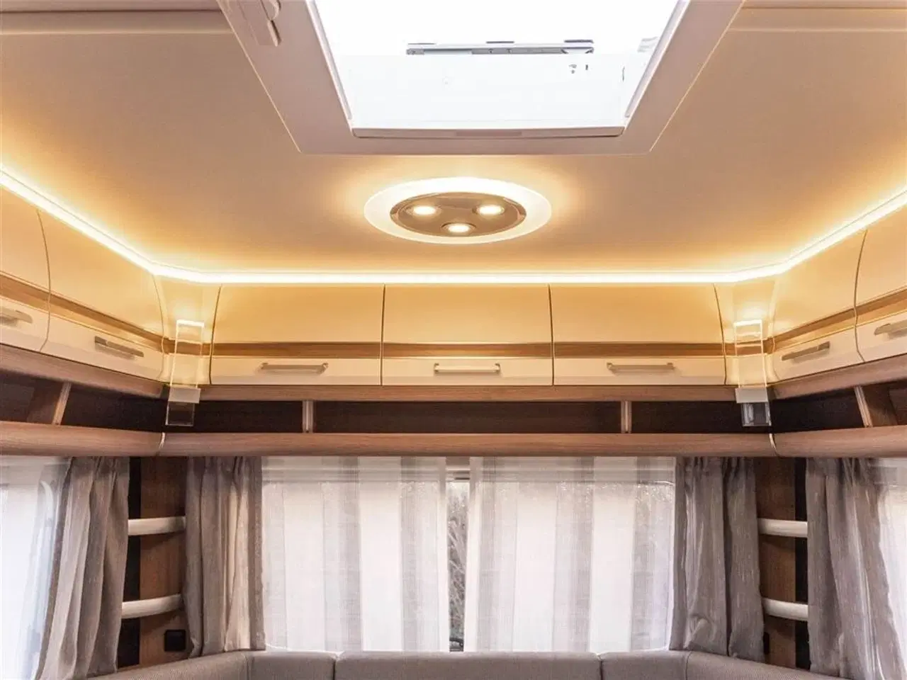 Billede 38 - 2016 - Fendt Bianco Selection 515 SG Rummelig kvalitetsvogn med enkeltsenge