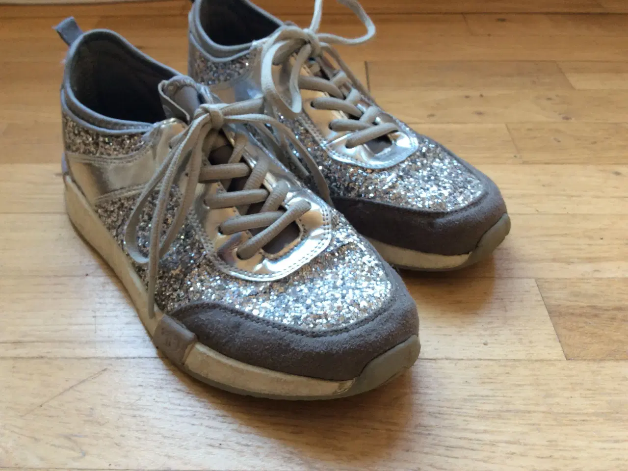 Billede 1 - Sølvglimmer sneakers 