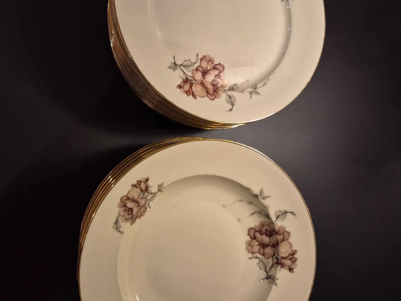 Billede 1 - Blomstret dyb og flad spisetallerken 