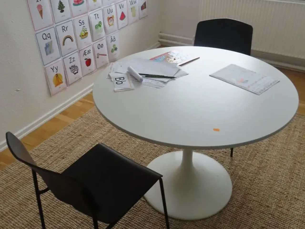 Billede 4 - 2 stk. Borde, stole, m.v.