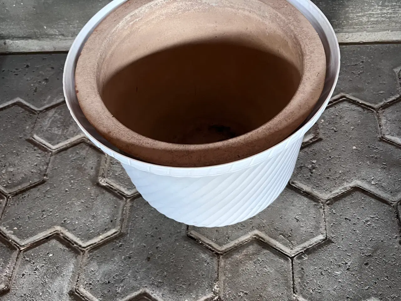 Billede 7 - Plast krukke + Ler krukke 