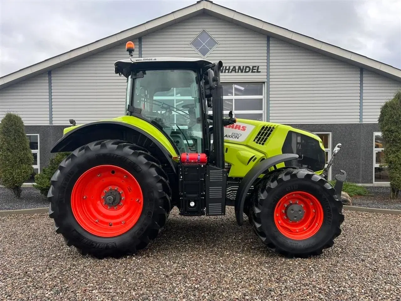 Billede 12 - CLAAS Axion 830 med frontlift og front PTO