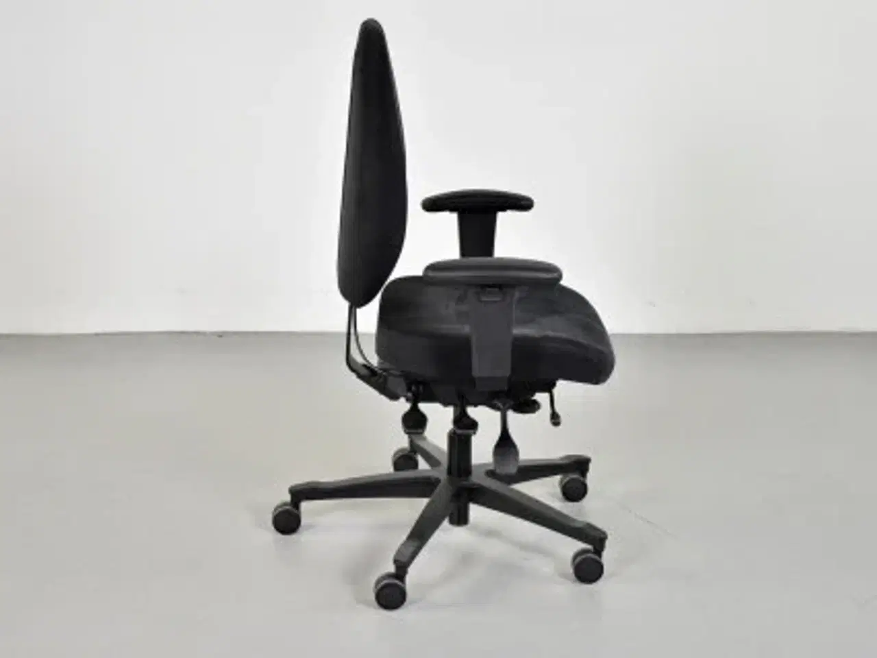 Billede 4 - Efg kontorstol med sort polster og armlæn