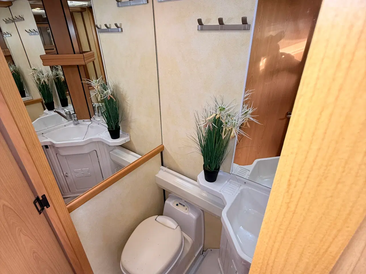 Billede 16 - Kabe Safir GLE / Enduro Mover / Thule Markise