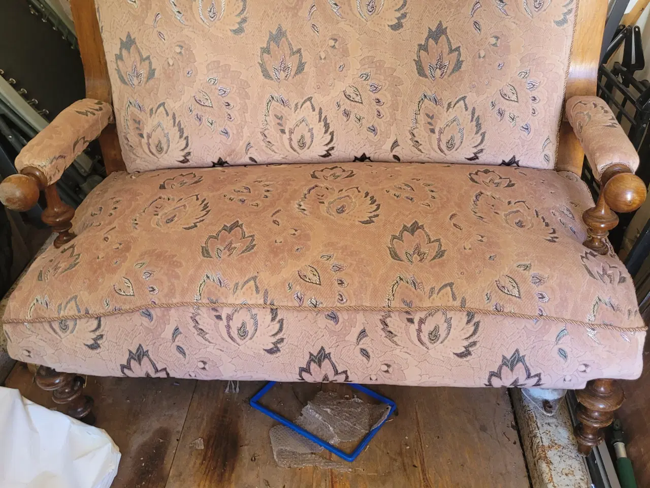 Billede 4 - Gammel ting vægte 100kr GL sofa 300kr 