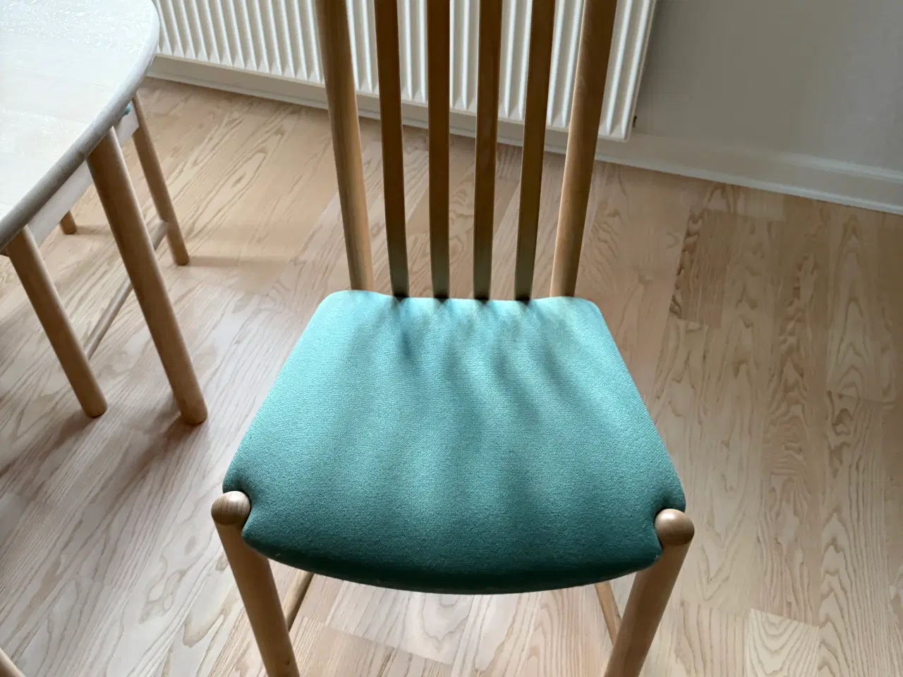 Billede 3 - Spisebord med 6 stole