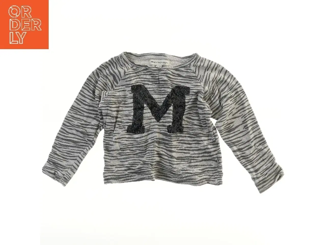 Billede 1 - Langærmet bluse med bogstav fra Milk Copenhagen (str. 122)