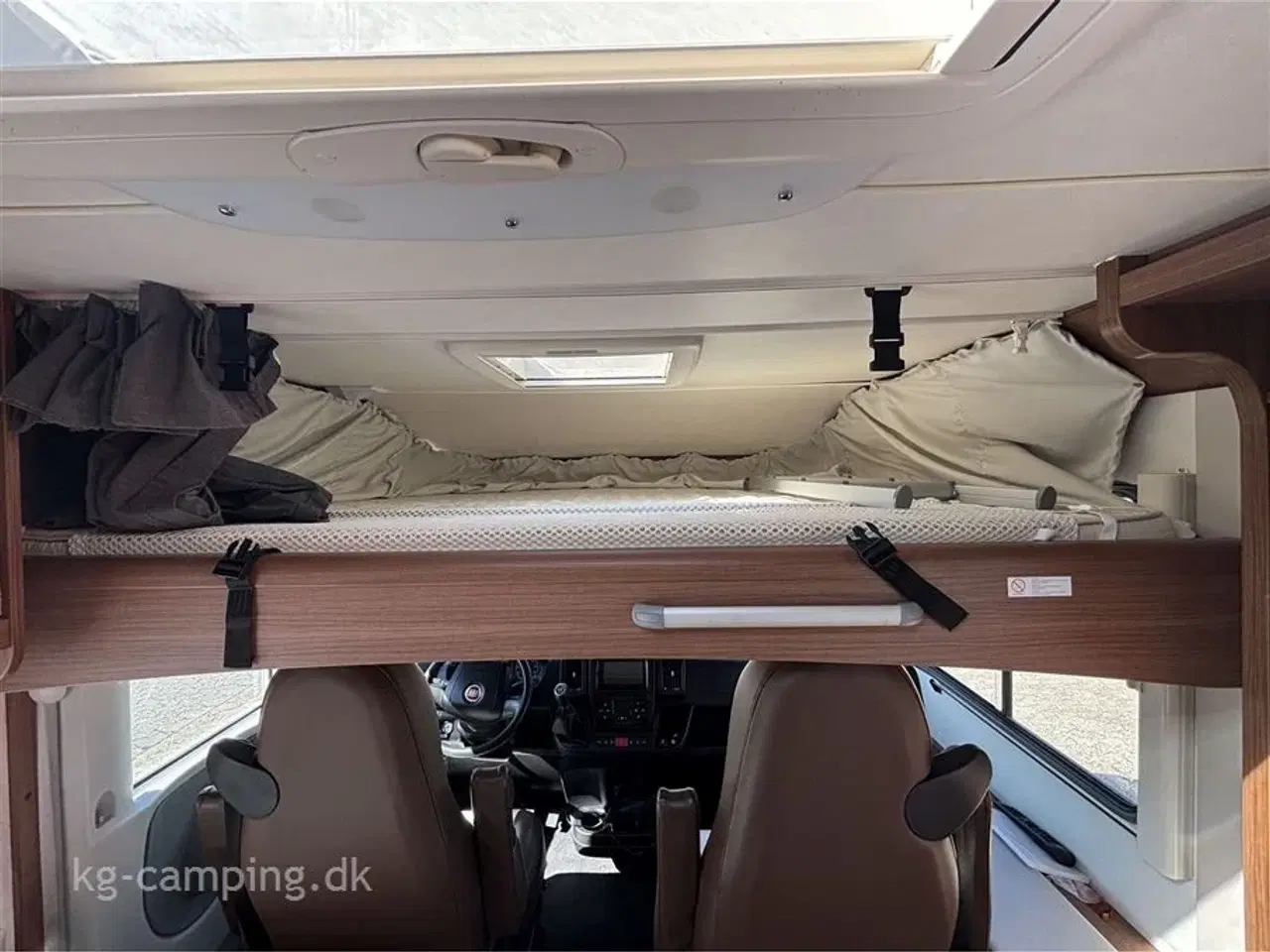 Billede 16 - 2015 - LMC I 745   Fin Helintegrerede autocamper med masser af udstyr.