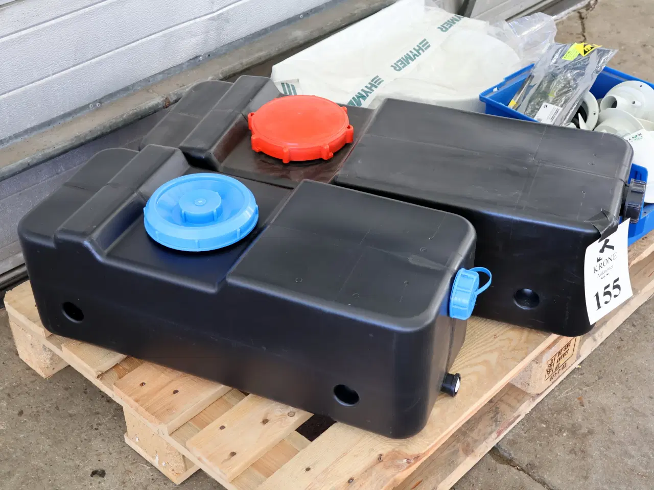 Billede 4 - 2 Stk Vandtanke, hjørnevask m.m. 