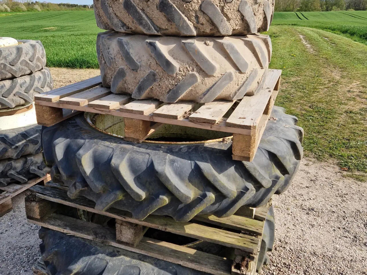 Billede 2 - Dæk og Fælge til New Holland TN75