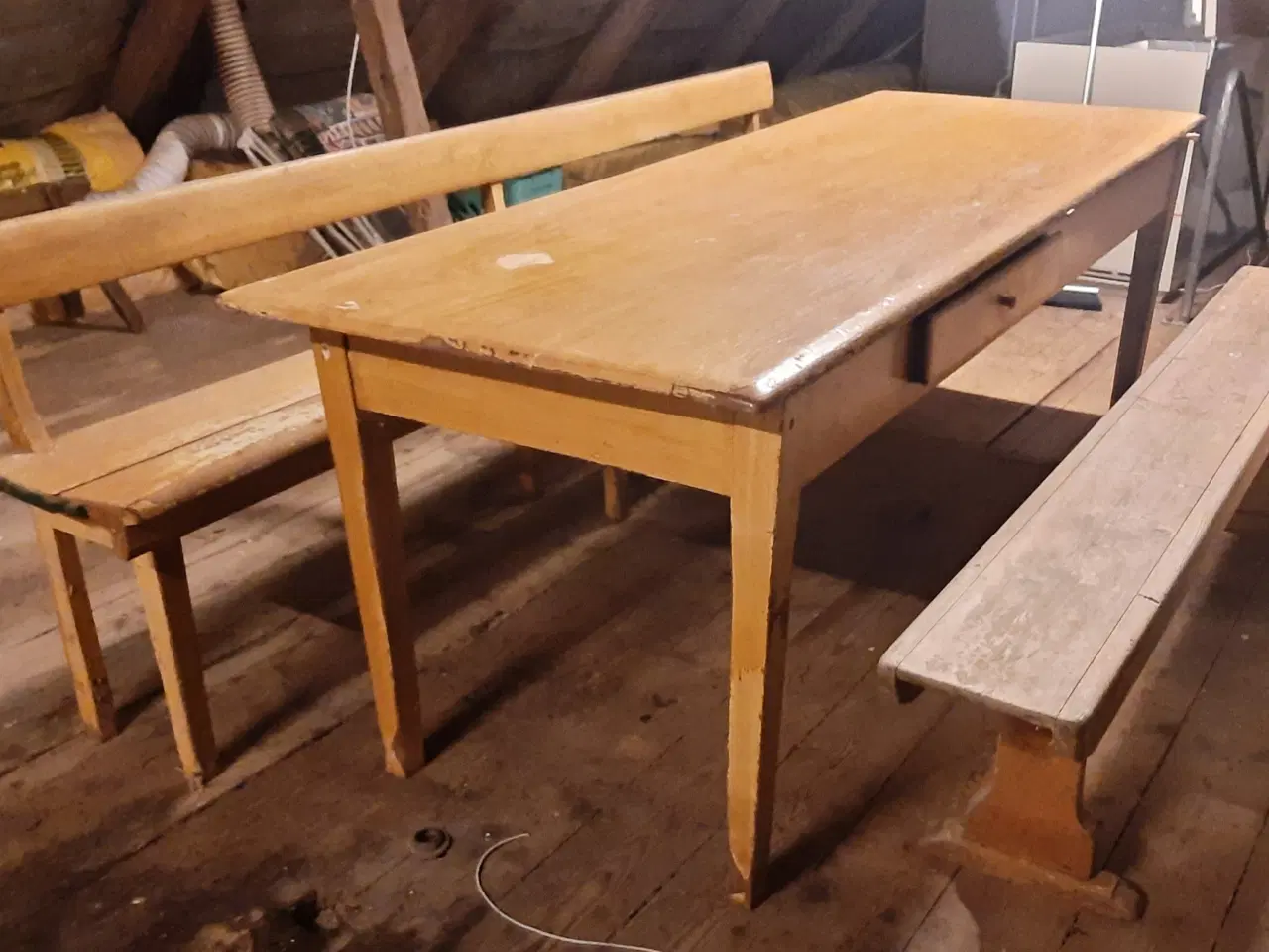 Billede 1 - Spise stue med bænk og skamle.