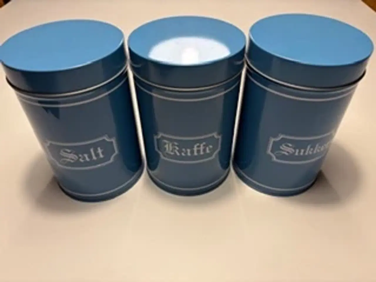 Billede 1 - 3 matador dåser fra Katrine og Larsen landkøkken