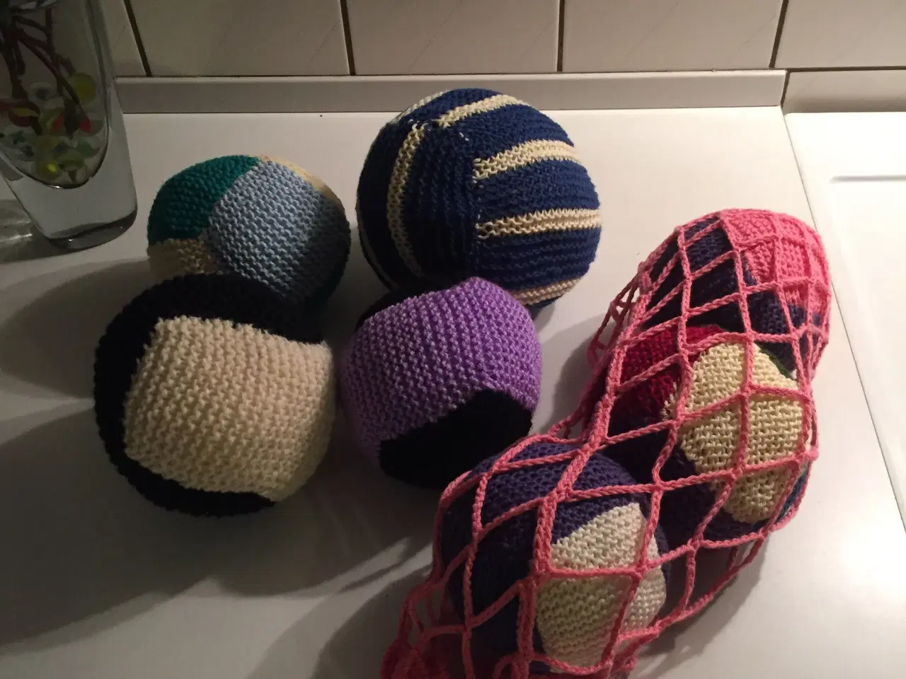 Billede 1 - Baby bolde strikkede