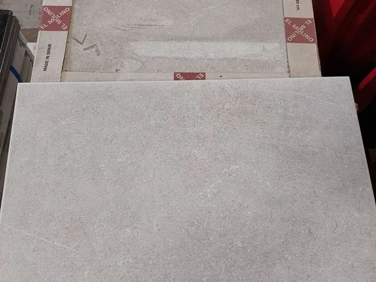 Billede 1 - Fliser lys grå med sten look 50x33,3cm