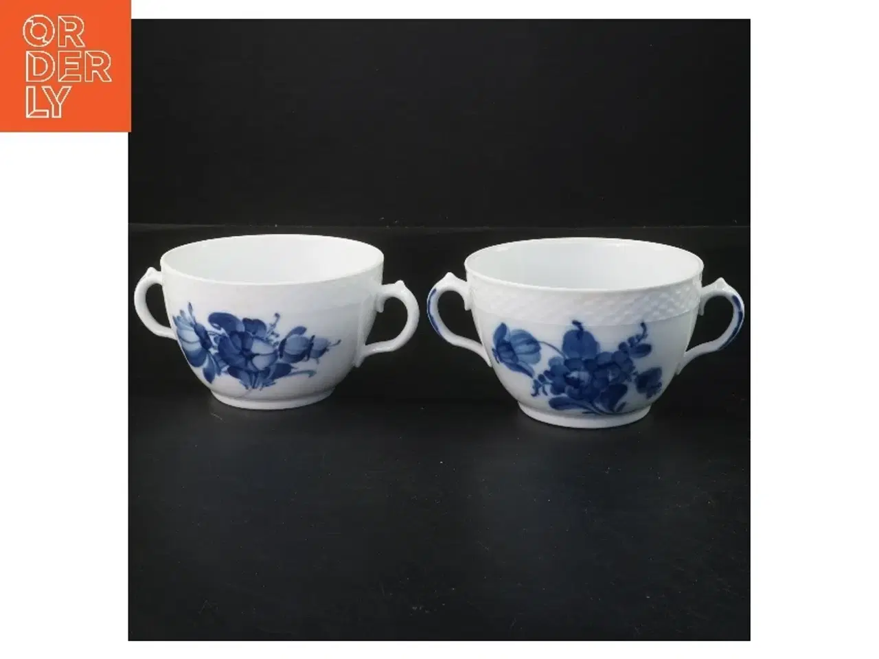 Billede 1 - Kopper med hank med blå blomst motiv fra Royal Copenhagen (str. 2 stk Ø 11,5 cm)