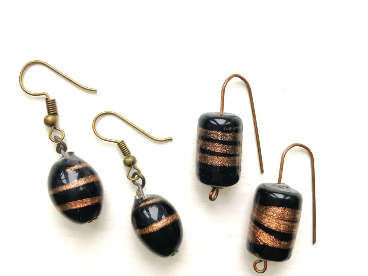 Billede 2 - SMYKKER - sorte glasperler med kobber-detaljer