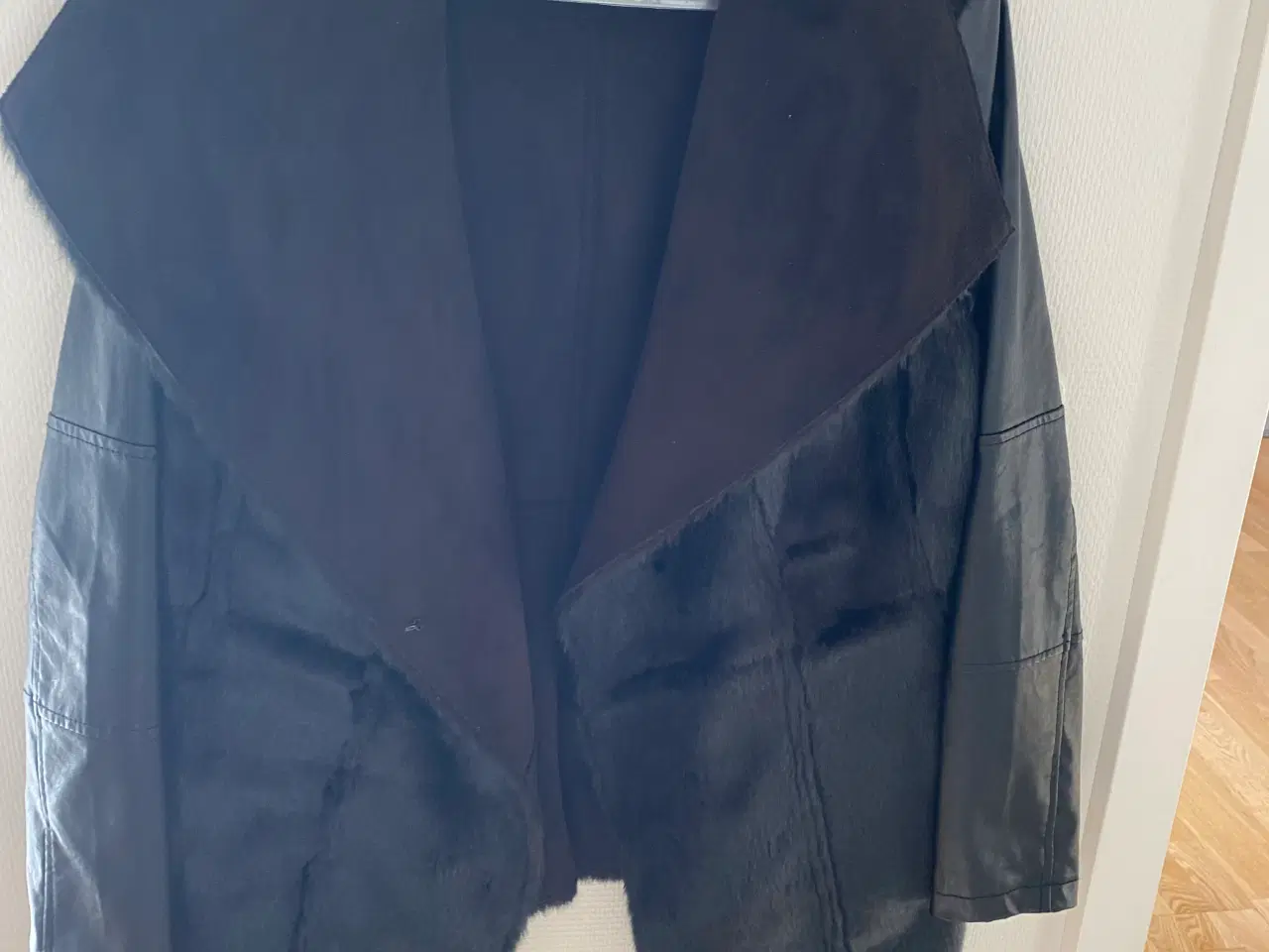 Billede 1 - Sort jakke str. M