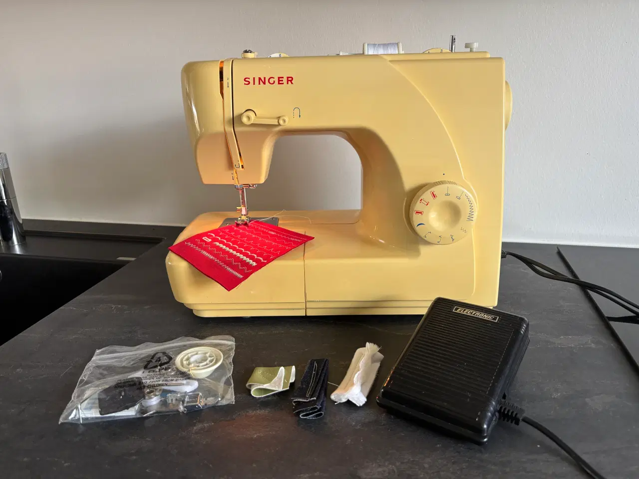 Billede 1 -  Singer model. 8280 symaskine 