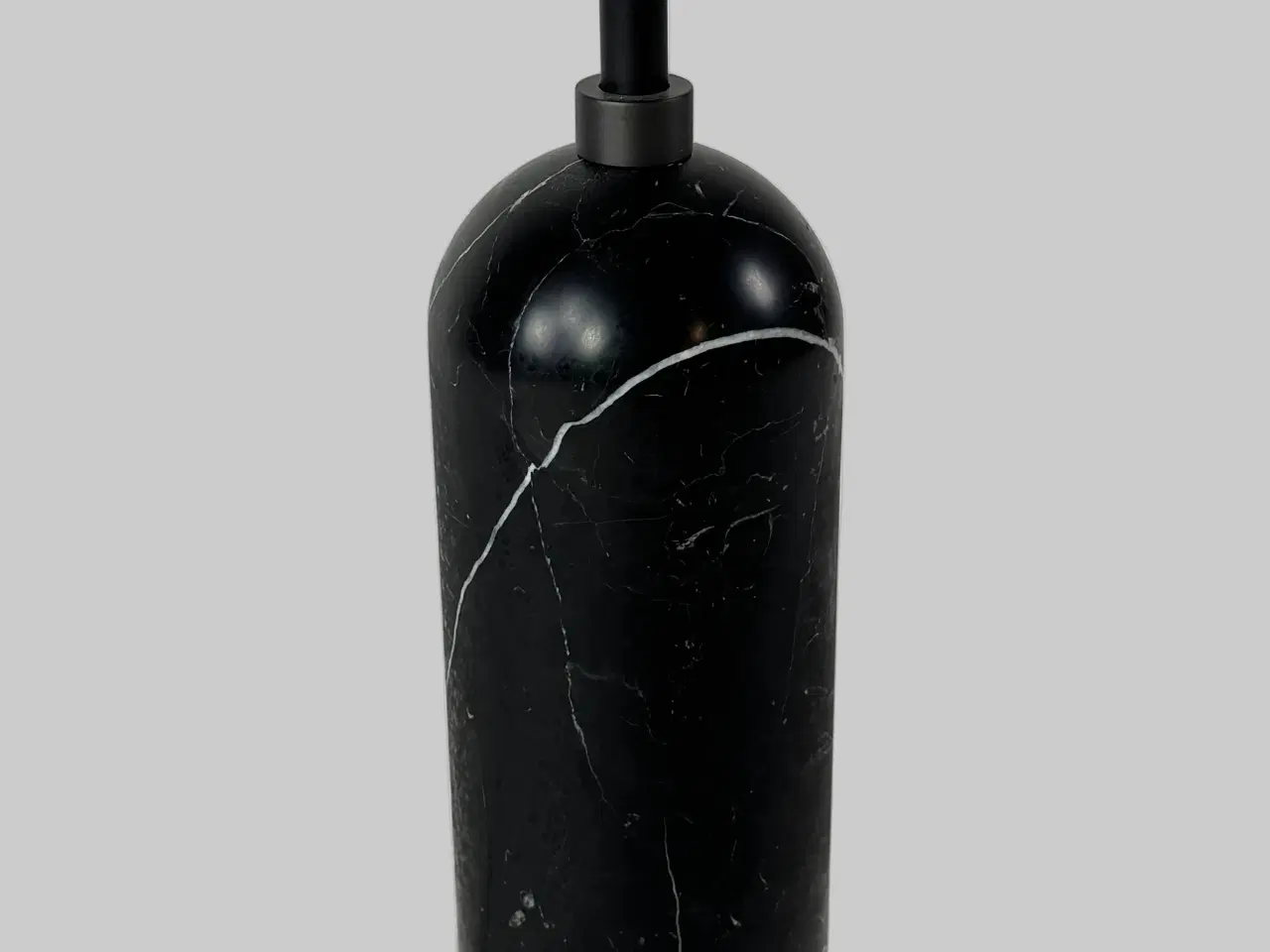 Billede 4 - GUBI Gravity Gulvlampe - Beige/Sort Marmor