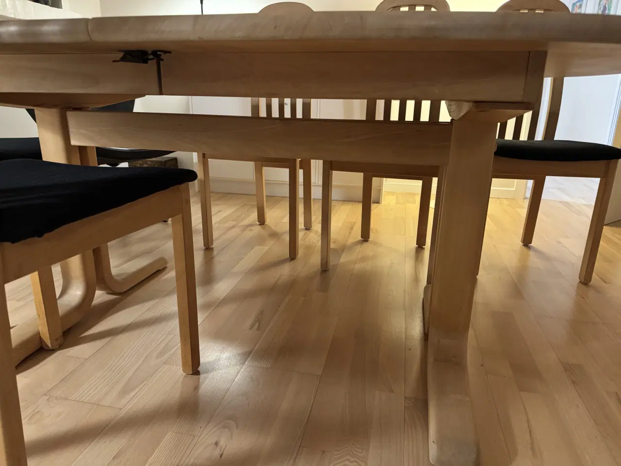 Billede 9 - Spisebord med 6 stole