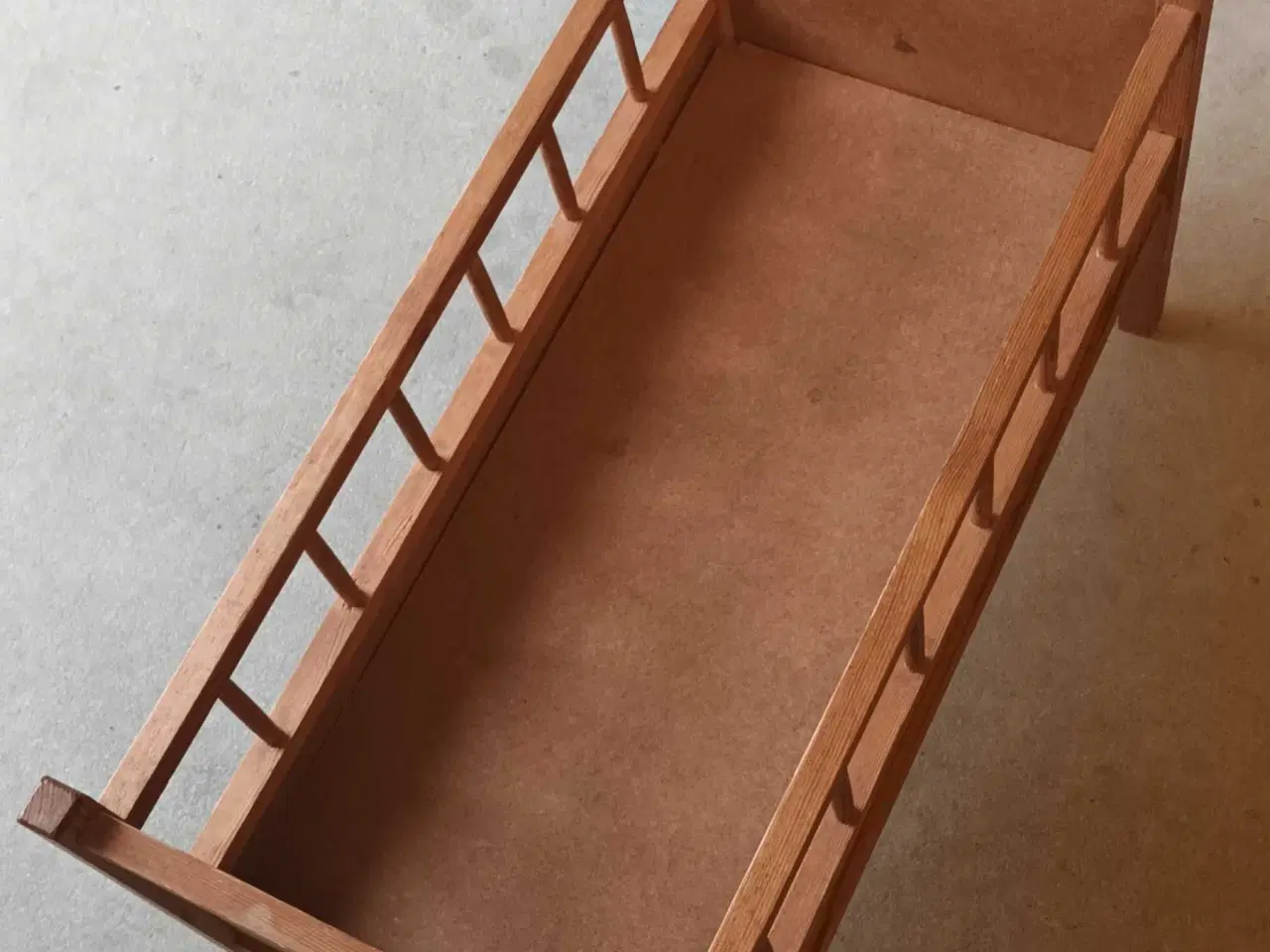 Billede 3 - 2 fine dukkesenge