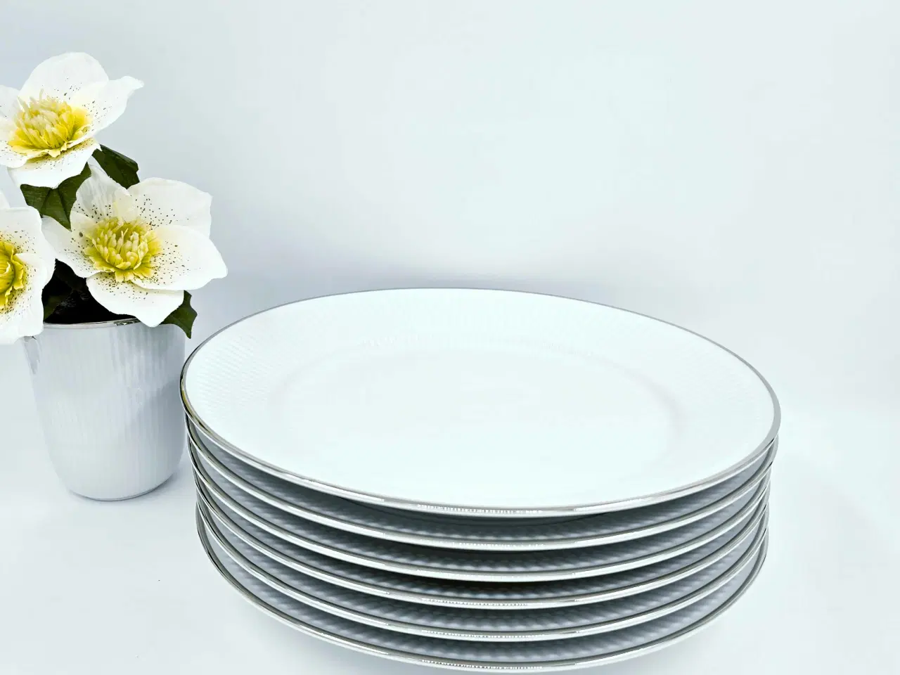 Billede 4 - Hvid Riflet Platin Middagstallerken Porcelæn 