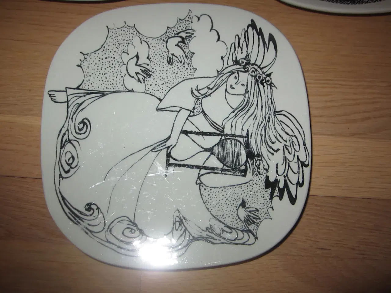 Billede 4 - Fine Bjørn Wiinblad årsplatter/fade