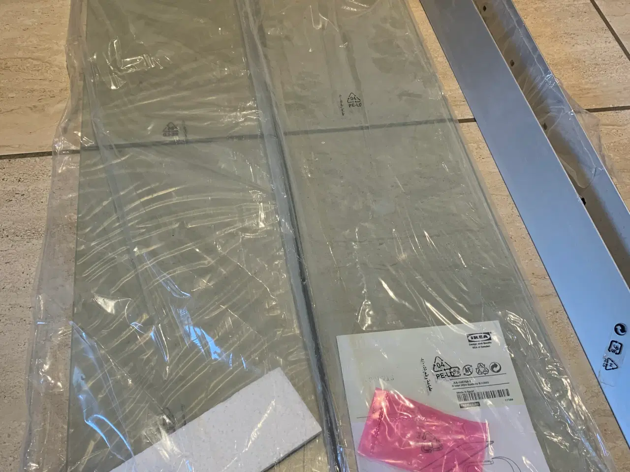 Billede 1 - To glashylder fra Ikea