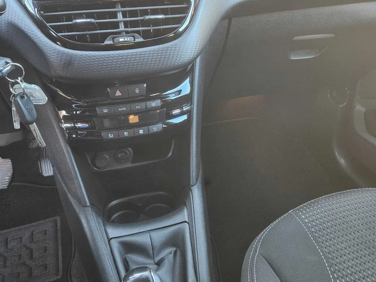 Billede 8 - Peugeot 208, 1,6 HDI, 5 dørs årgang 2016