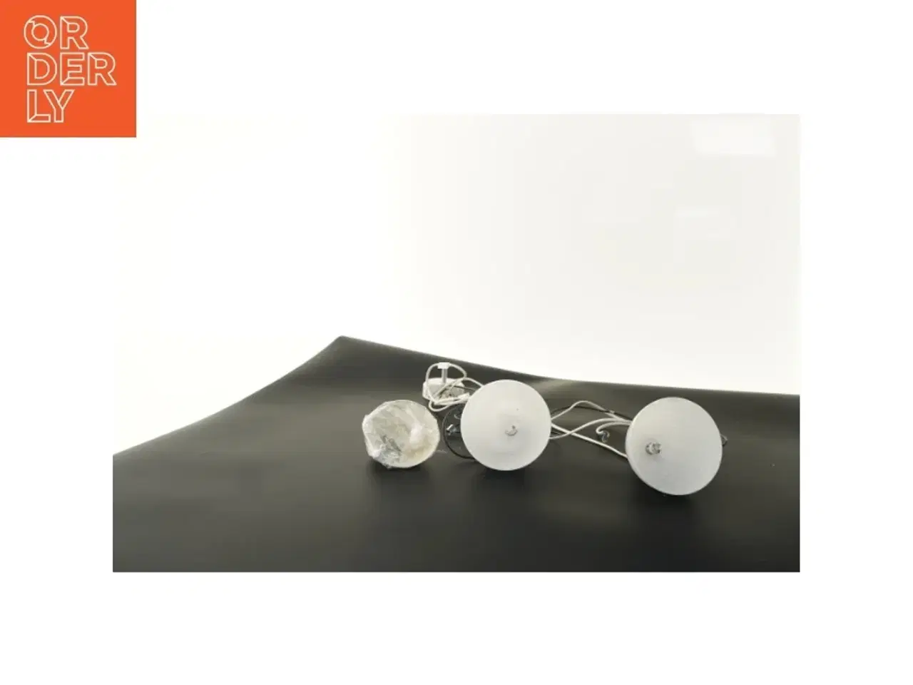 Billede 4 - Herstal to hvide pendellamper (str. Ø 13,5x10,5 cm)