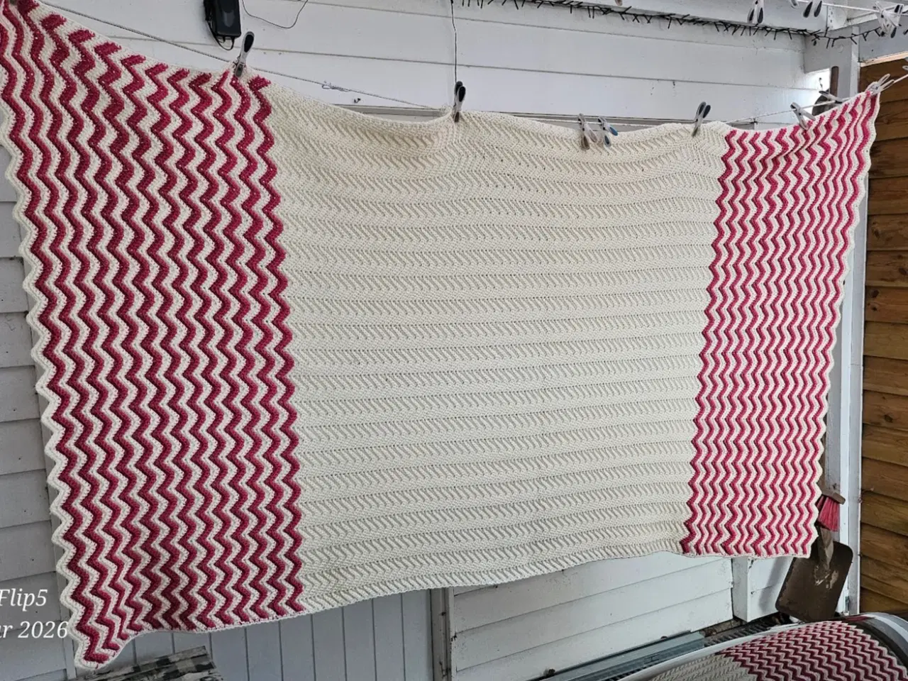 Billede 3 - Hjemme Strikket sengetæppe med flot bølgemønster