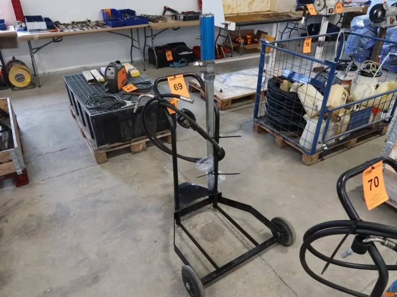 Billede 1 - OLIEVOGN med pum