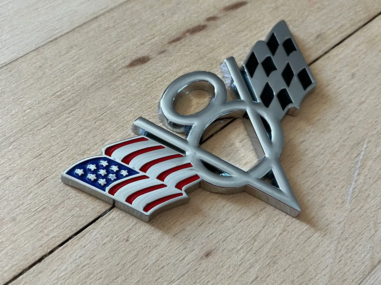 Billede 2 - V8 bil emblemer