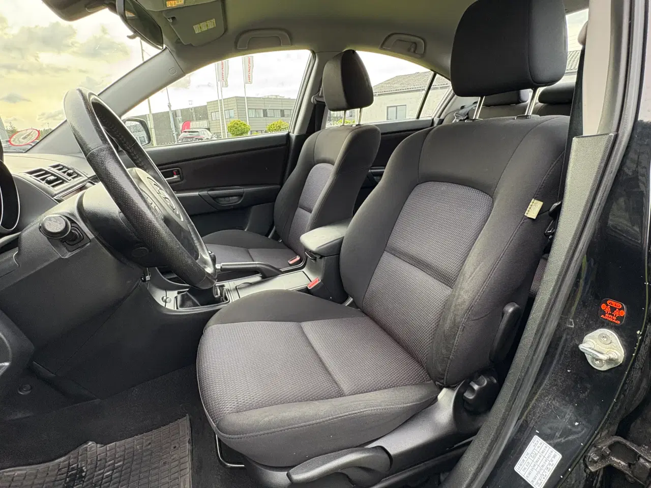 Billede 10 - Mazda 3 1,6 Sedan 105 HK - Kun kørt 128.000 km...