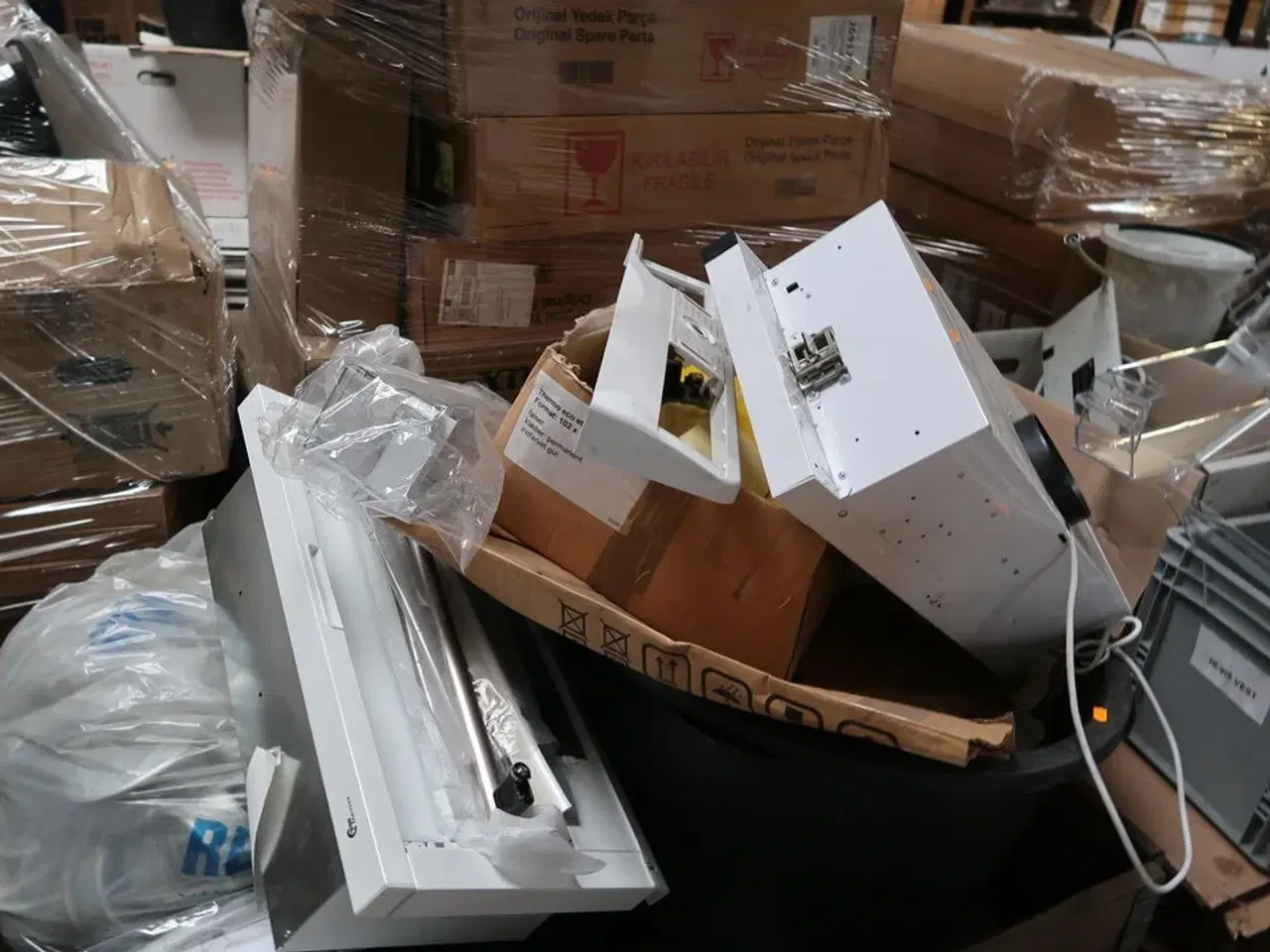 Billede 6 - Palle med emhætter m.m.