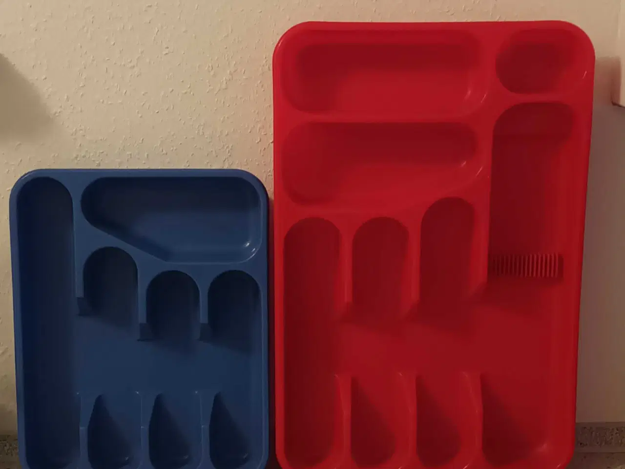 Billede 1 - 2 gode bestikbakker