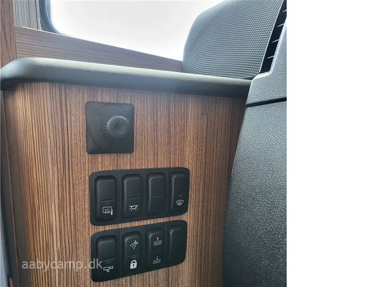 Billede 27 - 2024 - Euramobil Integra 890 QB   Eura Mobil Integra I 890QB - Alde - Klima - Markise - Lithium batteri &amp;amp;amp;amp;amp;amp;amp;amp;amp;amp;amp;amp; Solar