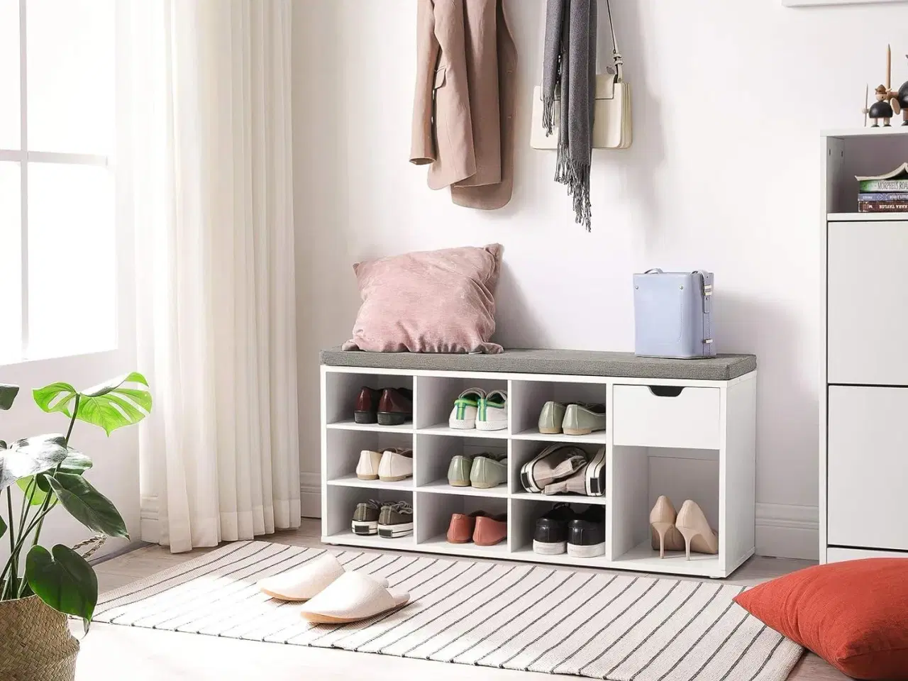 Billede 2 - Skobænk med opbevaring hvid/grå, polstret sæde, 2 åbne rum + 1 lukket (LHS021W01)