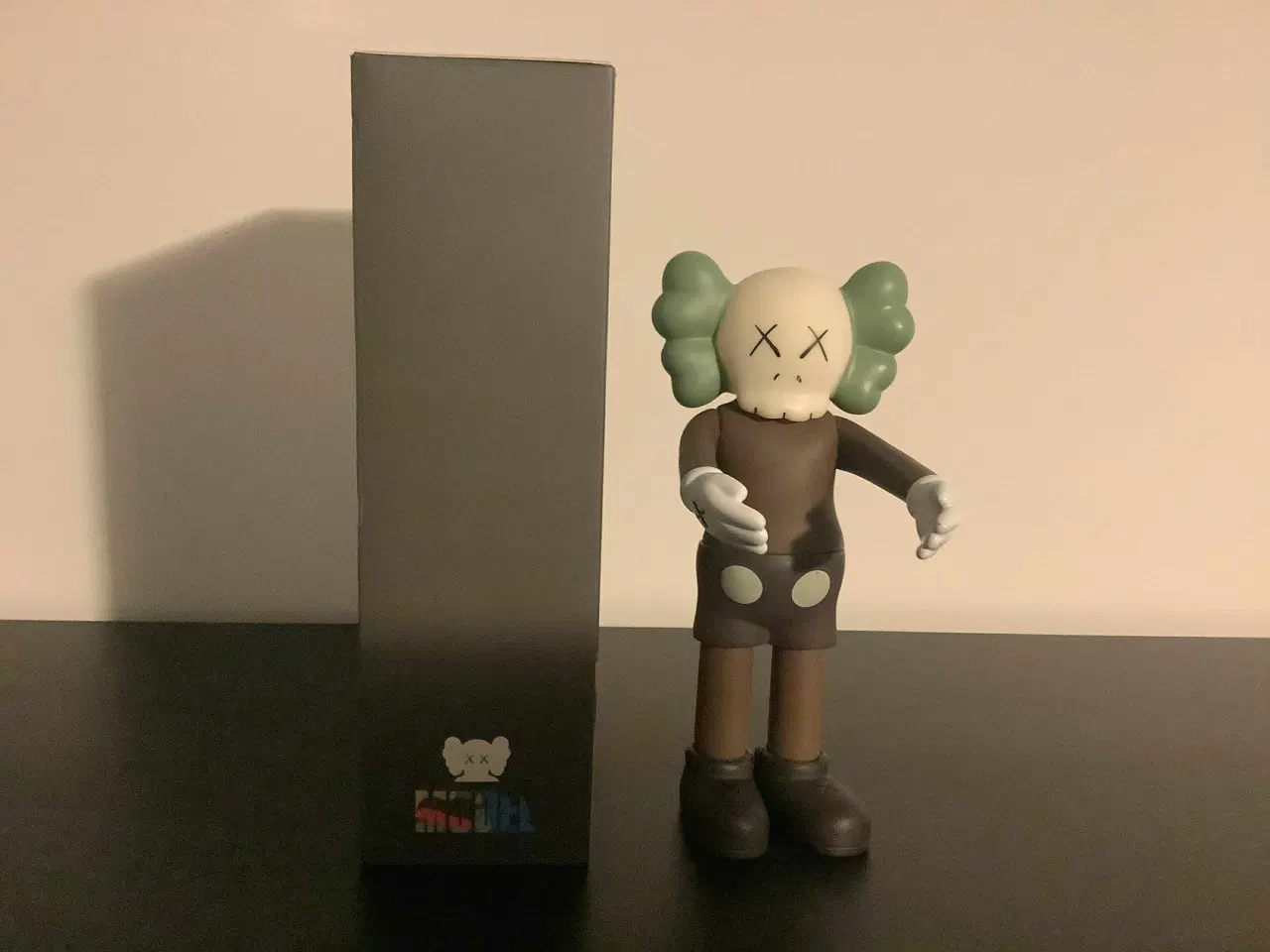 Billede 2 - KAWS Exquisite Model Figurine 18 cm Brun og Grøn