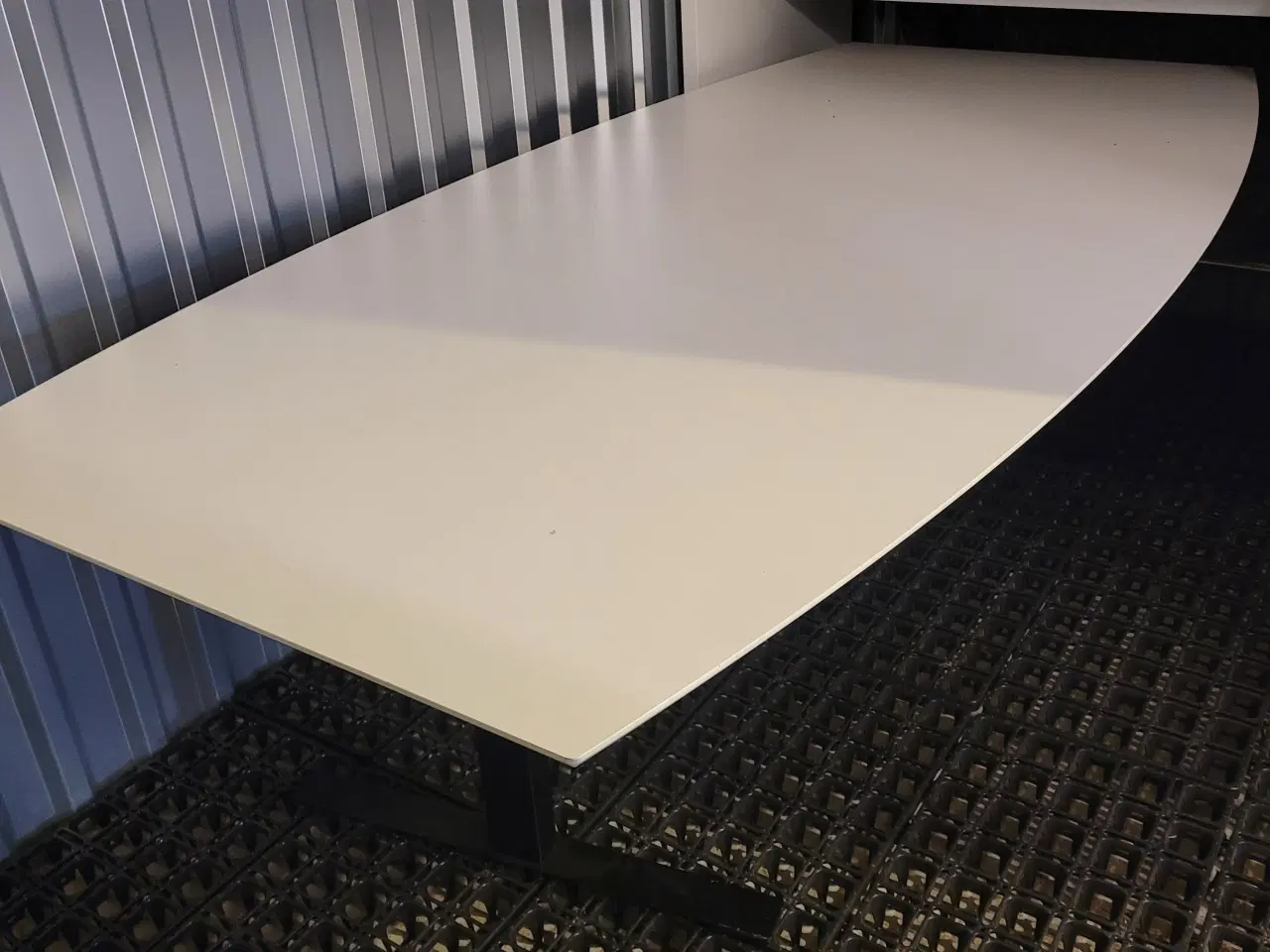 Billede 1 - Konferencebord med hvid laminat