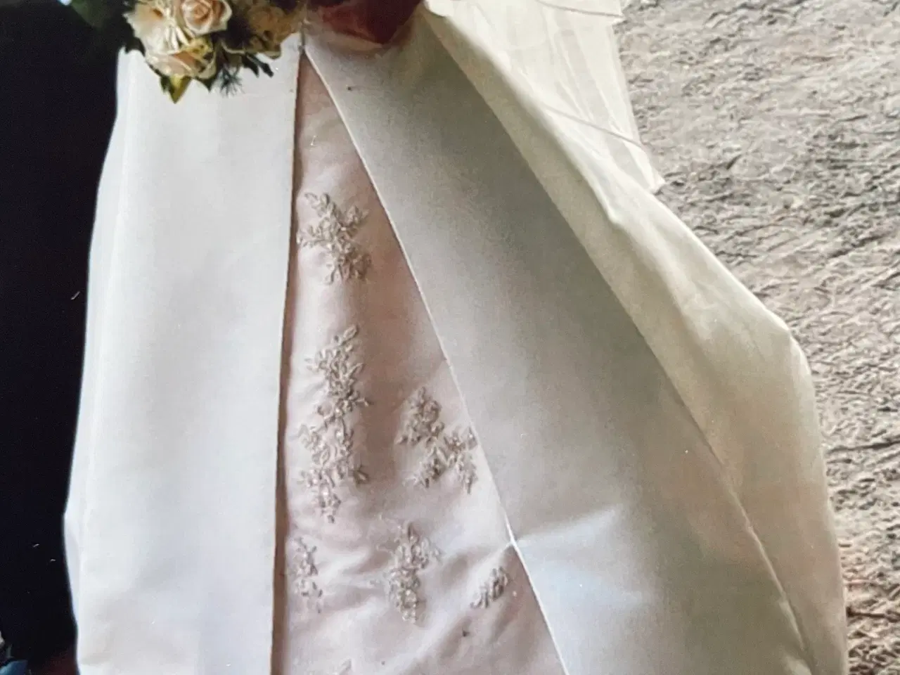 Billede 10 - Smuk champagnefarvet/cremefarvet brudekjole&Bolero