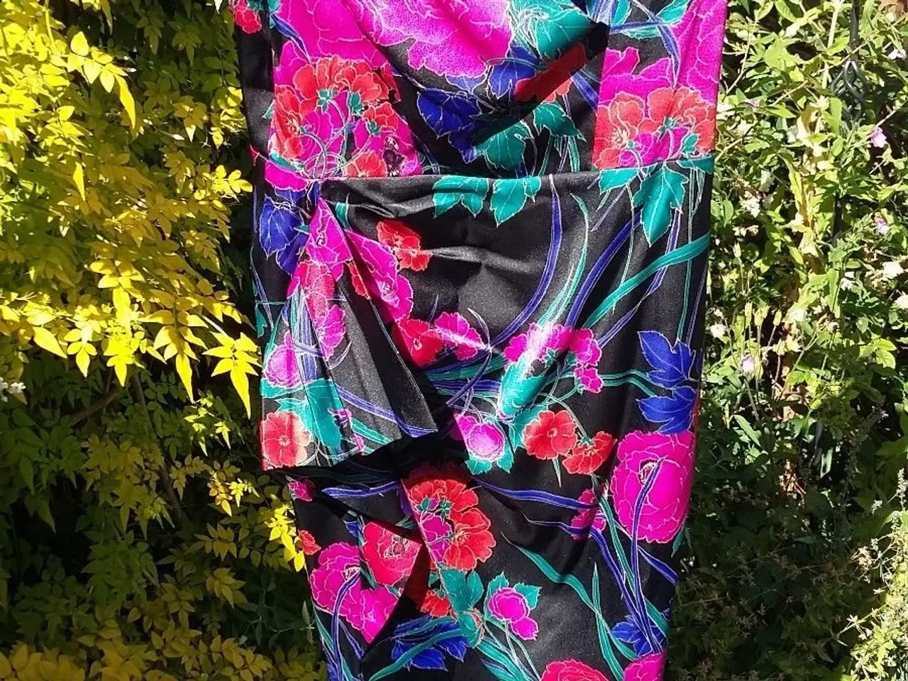 Billede 3 - Kjole-Kort thai silk Brocade kjole/ Fra Debenhams 