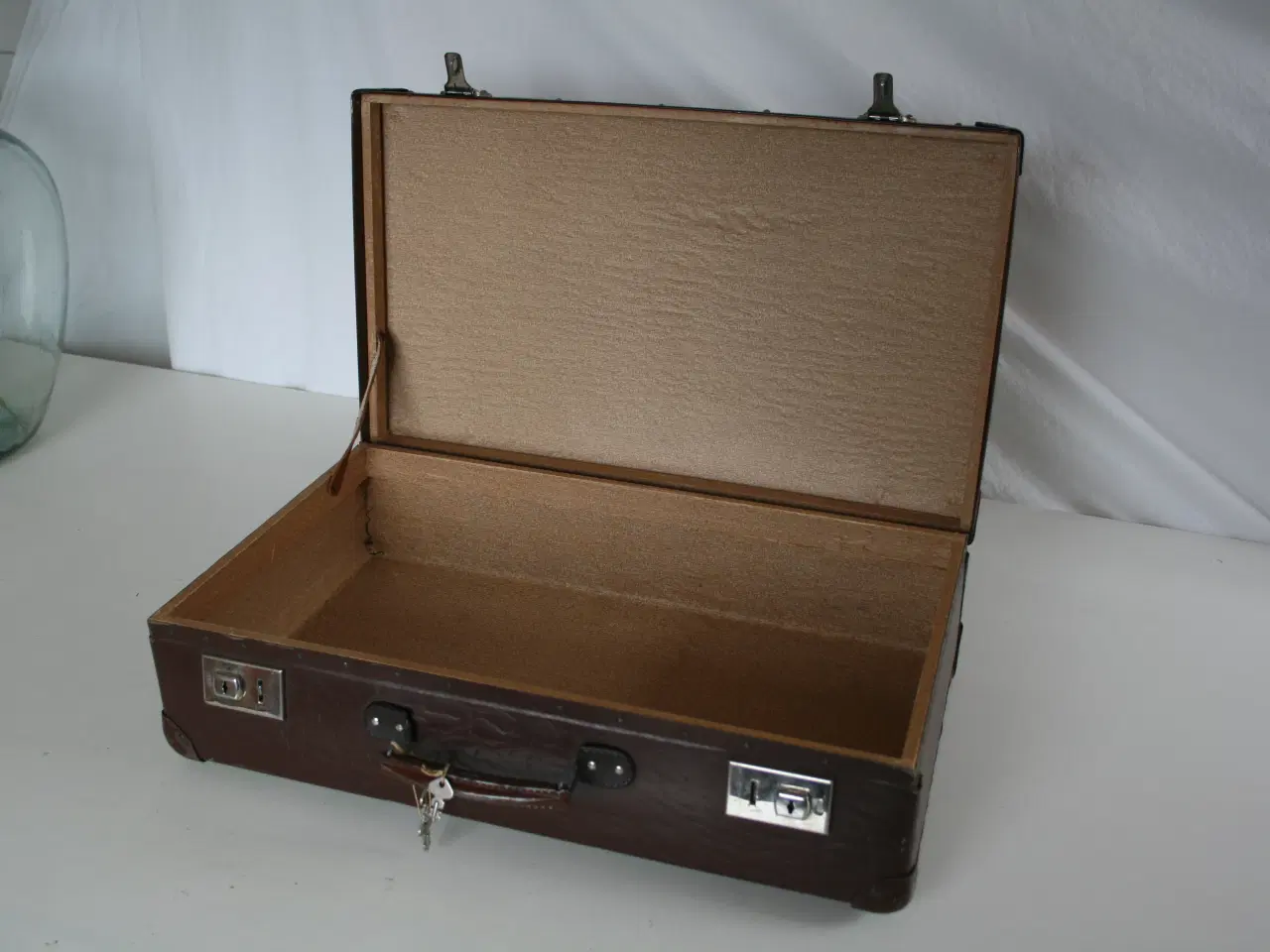 Billede 2 - Gammel kuffert Retro, som i Badehotellet