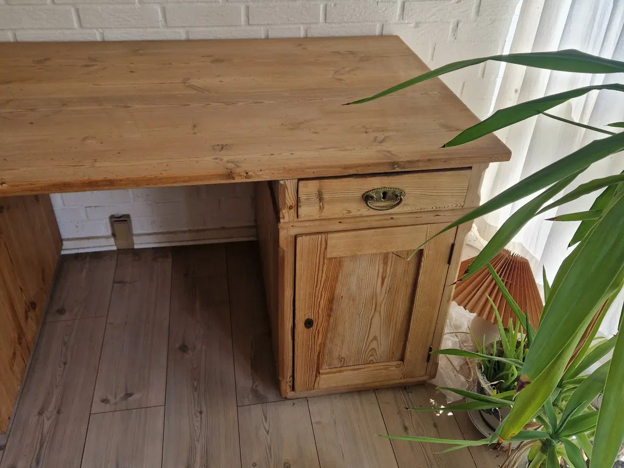 Billede 4 - Skrivebord afsyret fyrtræ