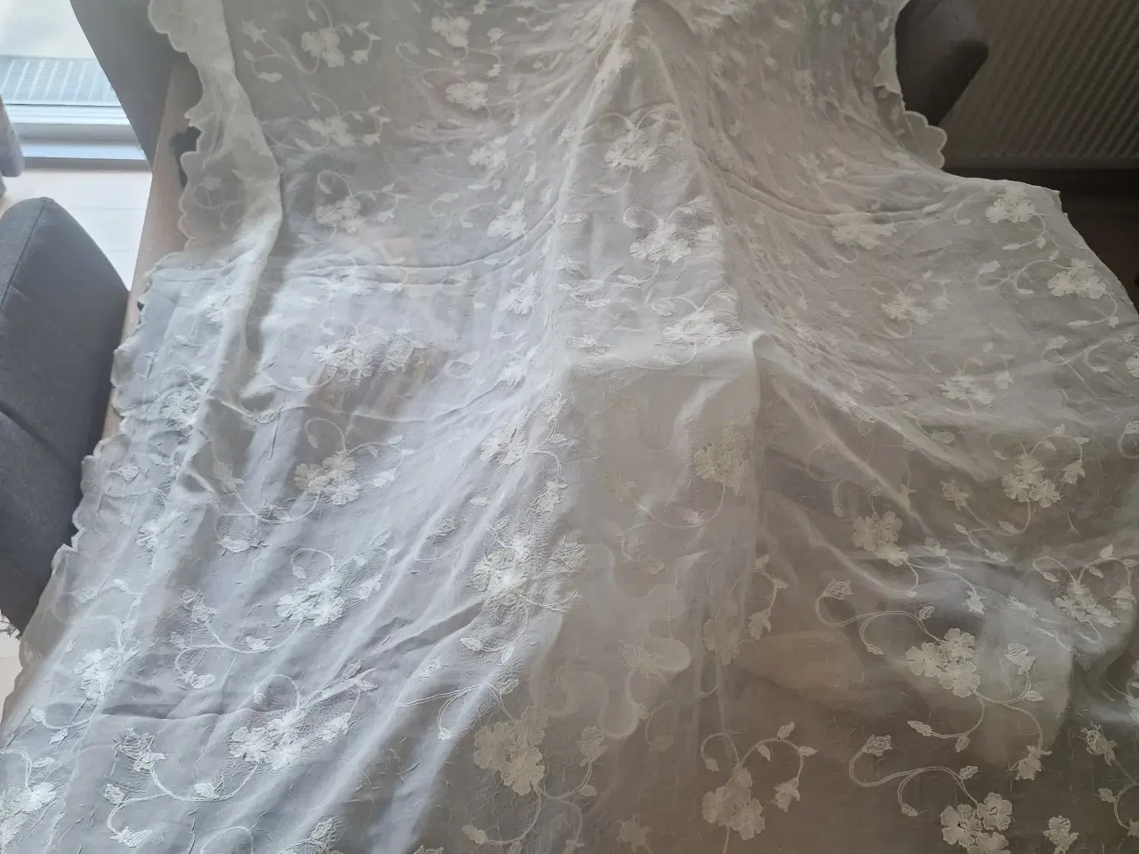 Billede 3 - Pynte gardiner med blonder