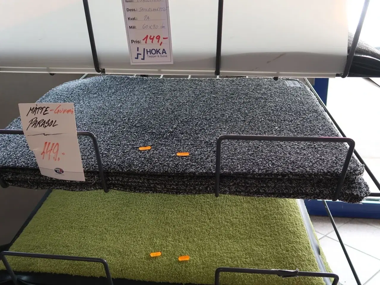 Billede 1 - Hylde med dørmåtter