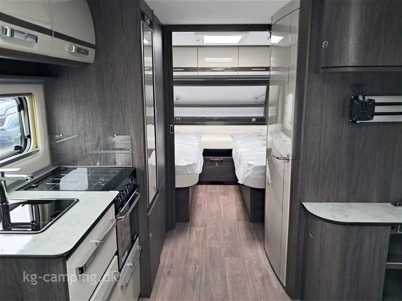 Billede 12 - 2024 - Fendt Diamant 560 SGW   Enkeltsenge med udtræk samt ende rundsiddegruppe - Nu med ALDE centralvarme og vandbåren gulvvarme.